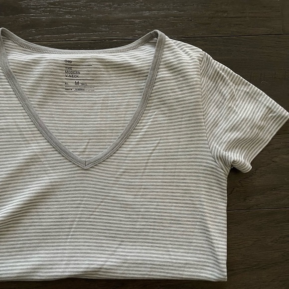 Gap Vintage Wash Stripe V-Neck T-Shirt Gray Striped Womens Top Cotton Casual M - Picture 1 of 4
